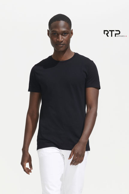  Vision - 04321 ΜΠΛΟΥΖΕΣ / RTP APPAREL Ανδρικό pre-treated T-shirt Περιγραφή:Κοντά μανίκια, χωρίς πλαϊνές ραφές και ελαστικό ριπ στη λαιμόκοψη, το T-shirt αυτό διαθέτει μοντέρνα γραμμή με φακαρόλα στο λαιμό. Ιδανικό για καθημερινή χρήση ή επαγγελματική ένδυση, υπογραμμίζει το στυλ και την άνεση.  -  Σύνθεση: Jersey 150g/m² - 85% Βαμβάκι - 15% Οργανικό βαμβάκι, προεπεξεργασία σε όλη την επιφάνεια για ψηφιακή εκτύπωση 360°.  -  Διαθέσιμο σε ποικιλία χρωμάτων, ιδανικό για εκτυπώσεις λογοτύπων ή μηνυμάτων πελατών.  -  Εφαρμογή ως Επαγγελματική Ένδυση:Το συγκεκριμένο T-shirt είναι ιδανικό για επαγγελματικές περιστάσεις, όπως σε χώρους εστίασης, εργασίες στα γραφεία ή κατά τη διάρκεια εκδηλώσεων.  -  Υλικό και Άνεση:Η σύνθεση του jersey προσφέρει εξαιρετική άνεση και ανθεκτικότητα, κάνοντάς το κατάλληλο για καθημερινή χρήση.  -  Δυνατότητα Προσαρμογής:Διαθέτει δυνατότητα εκτυπώσεων ώστε να περιλαμβάνει λογότυπα ή προσωπικά μηνύματα, προσαρμόζοντας την επαγγελματική ένδυση στις ανάγκες σας. 